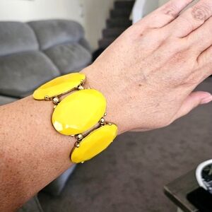 Gorgeous Yellow and gold-toned stretch bracelet